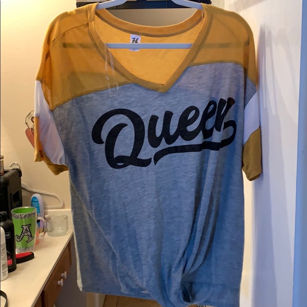 Bottom knotted shirt